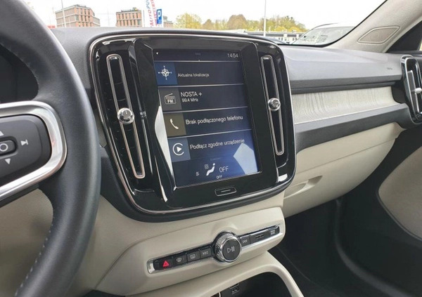Volvo XC 40 cena 119900 przebieg: 81595, rok produkcji 2019 z Knurów małe 232